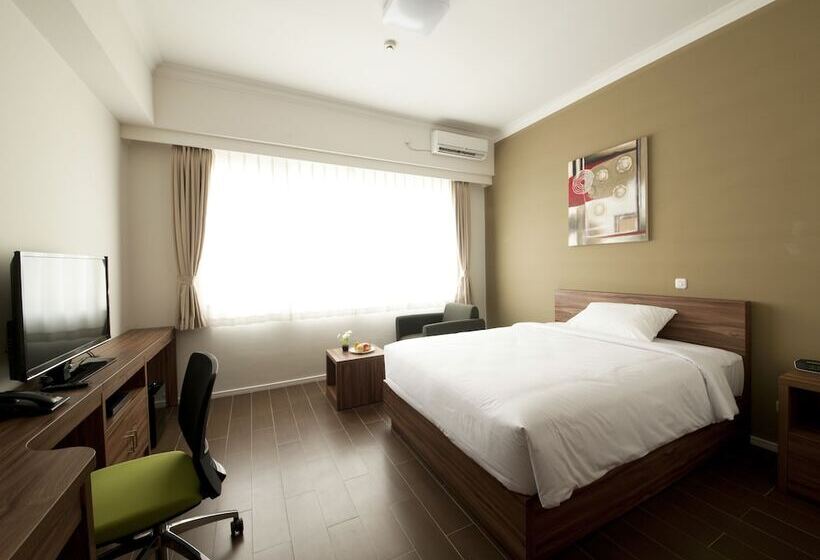 Номер Deluxe, Sancrest Residence Deltamas