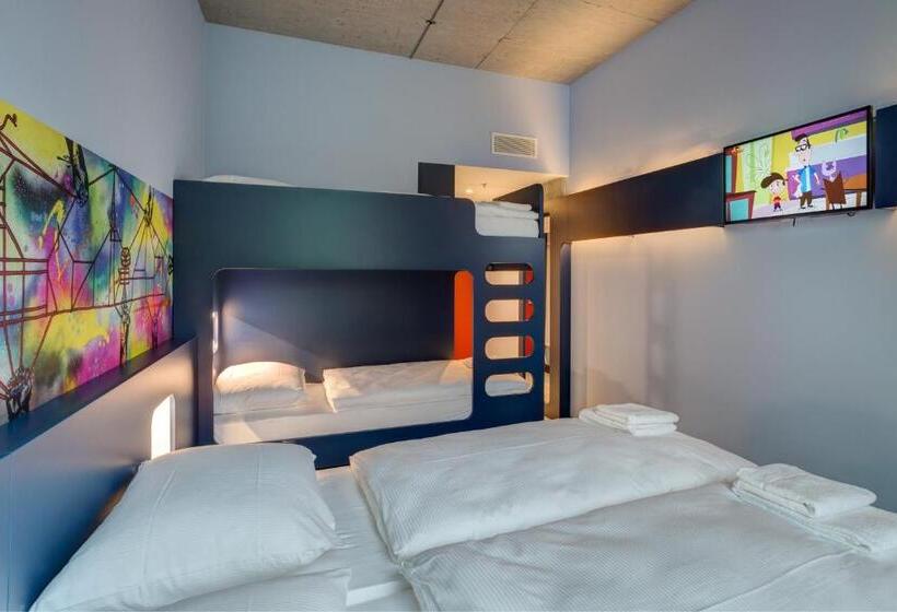 חדר סטנדרט לארבעה, Meininger Hotel Berlin East Side Gallery
