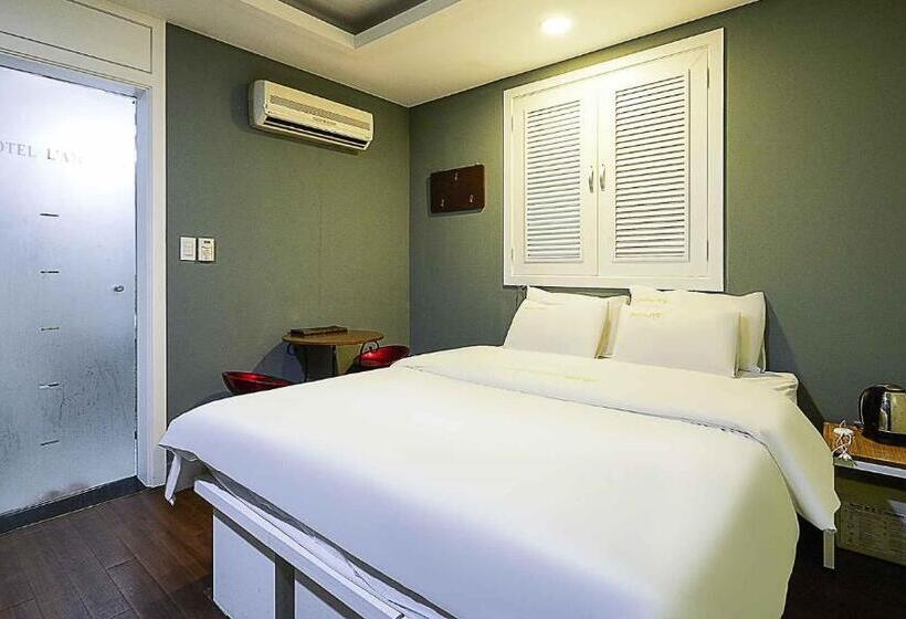 Quarto Estandar, Motel L Amant