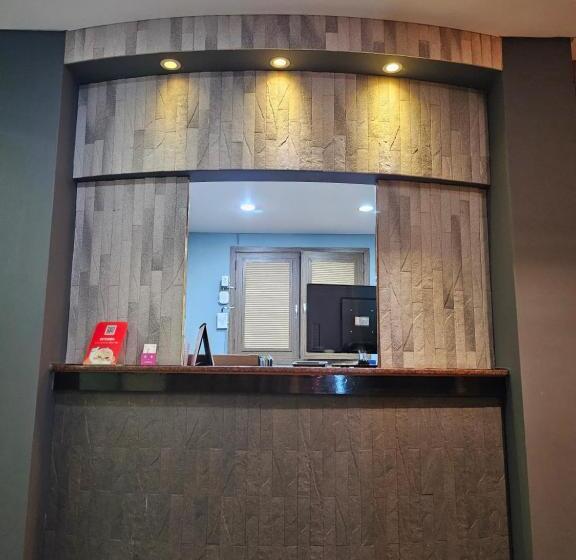 Quarto Estandar, Motel L Amant