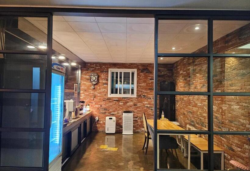 Quarto Estandar, Motel L Amant