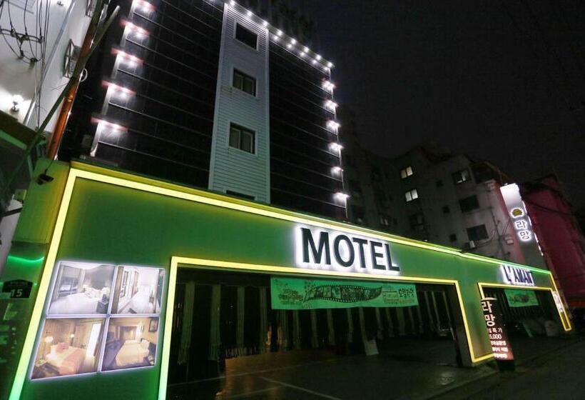 Quarto Estandar, Motel L Amant