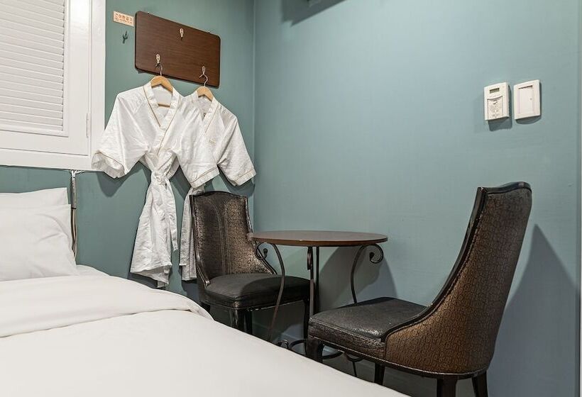 Quarto Estandar, Motel L Amant