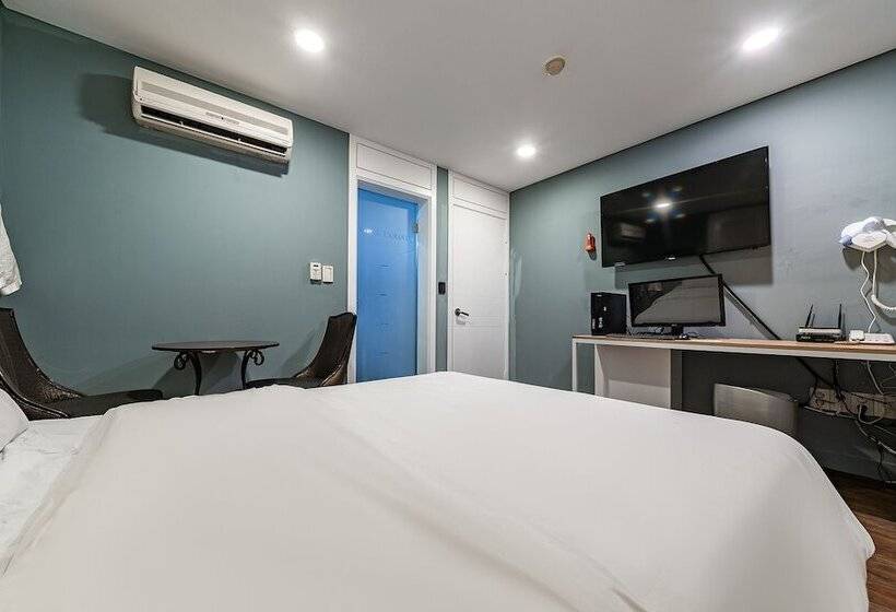 Quarto Estandar, Motel L Amant