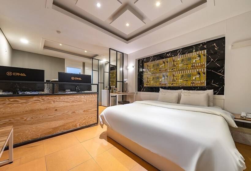 Quarto Estandar, Motel L Amant