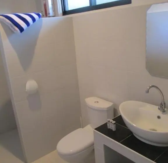 اتاق استاندارد با چشم‌انداز استخر, Higala Resort