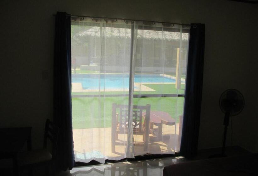 اتاق استاندارد با چشمانداز استخر, Higala Resort