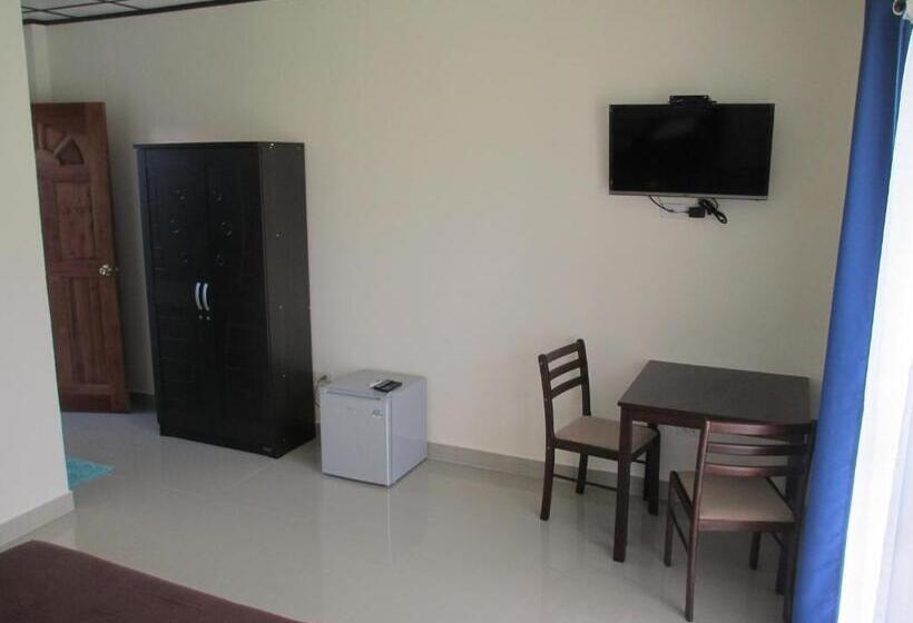 اتاق استاندارد با چشمانداز استخر, Higala Resort