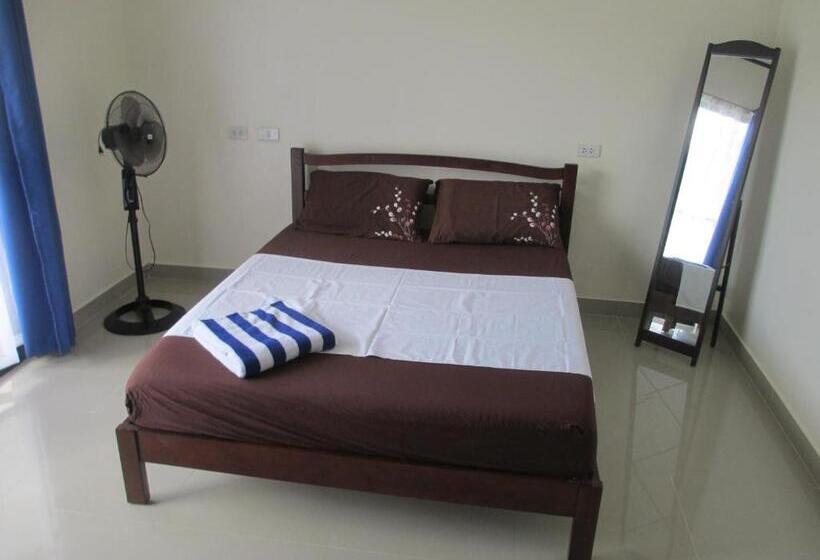 اتاق استاندارد با چشم‌انداز استخر, Higala Resort