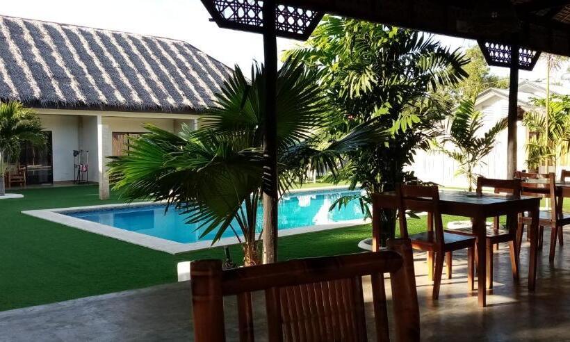 اتاق استاندارد با چشمانداز استخر, Higala Resort