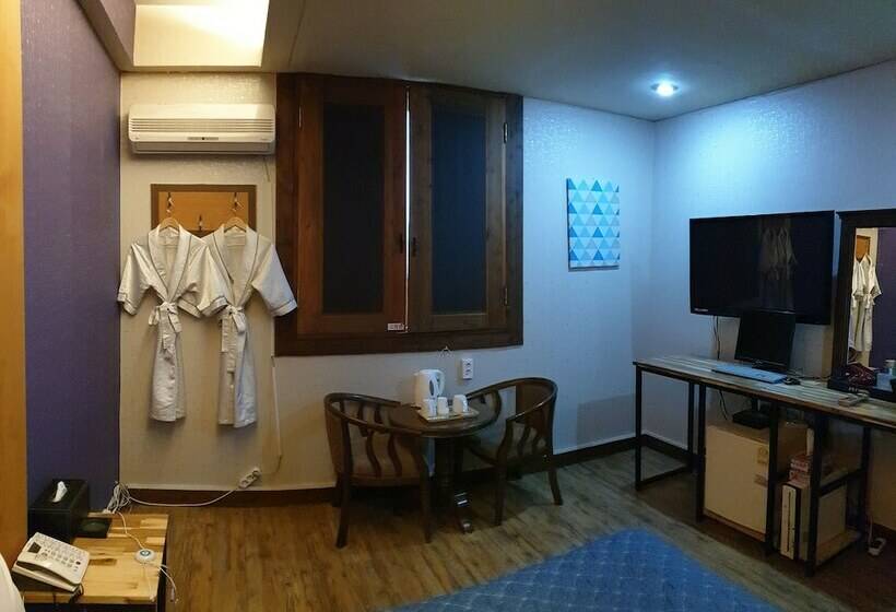 اتاق استاندارد, Romance Motel