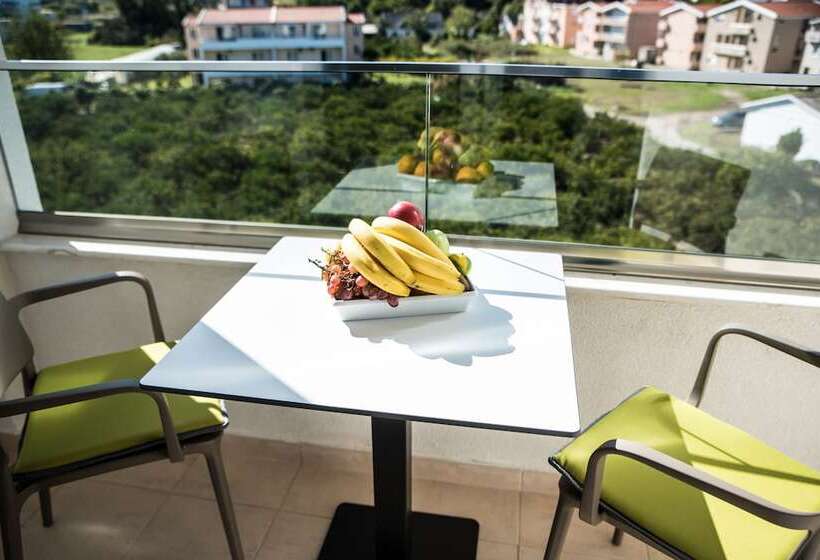 اتاق سوپریور, Salina