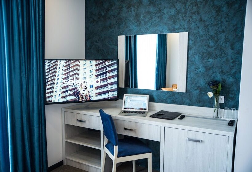 اتاق سوپریور, Salina