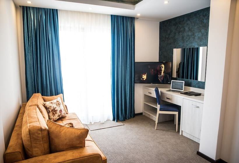 اتاق سوپریور, Salina