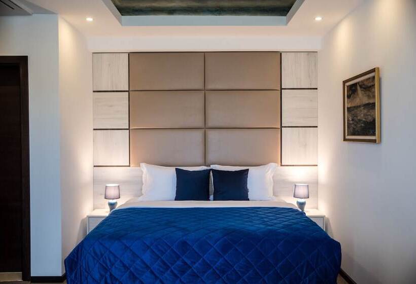 اتاق سوپریور, Salina