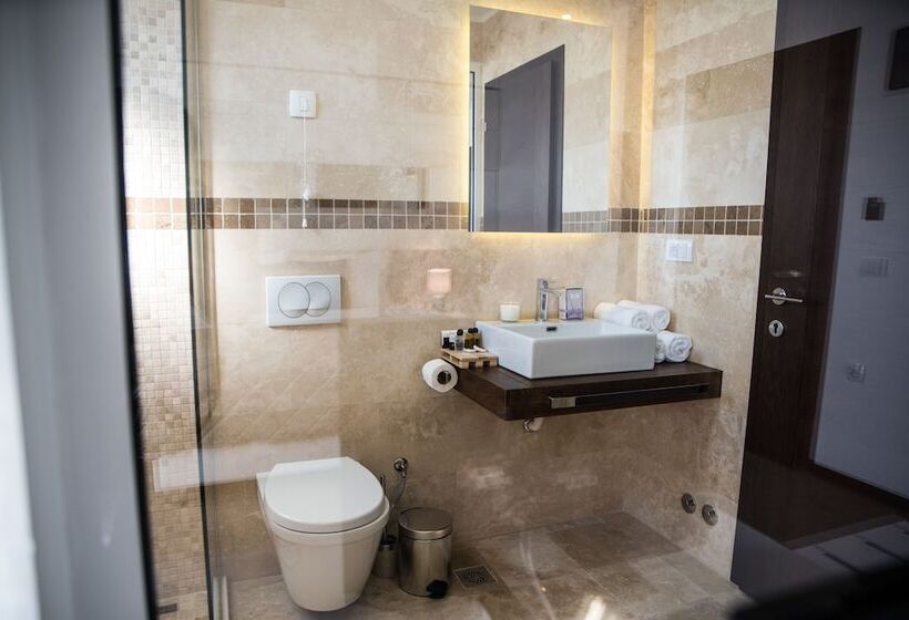 اتاق استاندارد, Salina