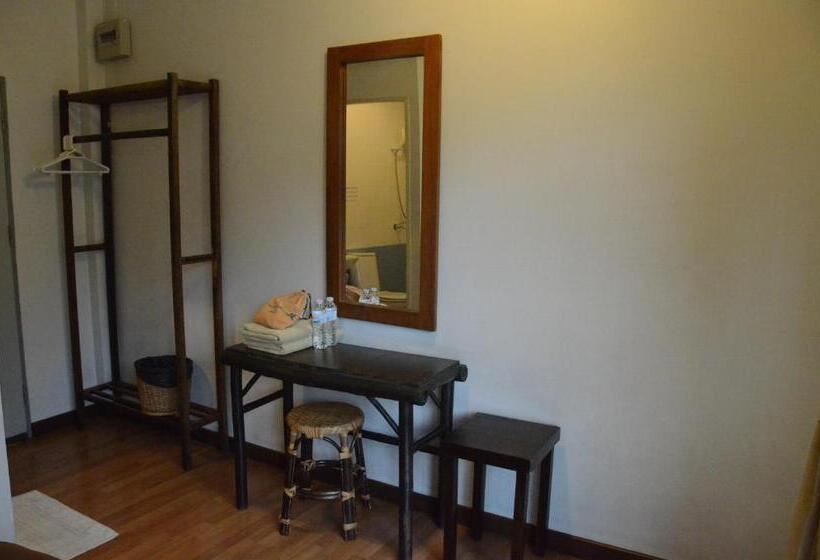Quarto Triplo Estandar com Sacada, Lamphuhouse Bangkok  Sha Extra Plus Certified
