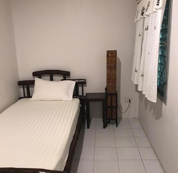 Quarto Estandar Individual Banheiro Compartilhado, Lamphuhouse Bangkok  Sha Extra Plus Certified