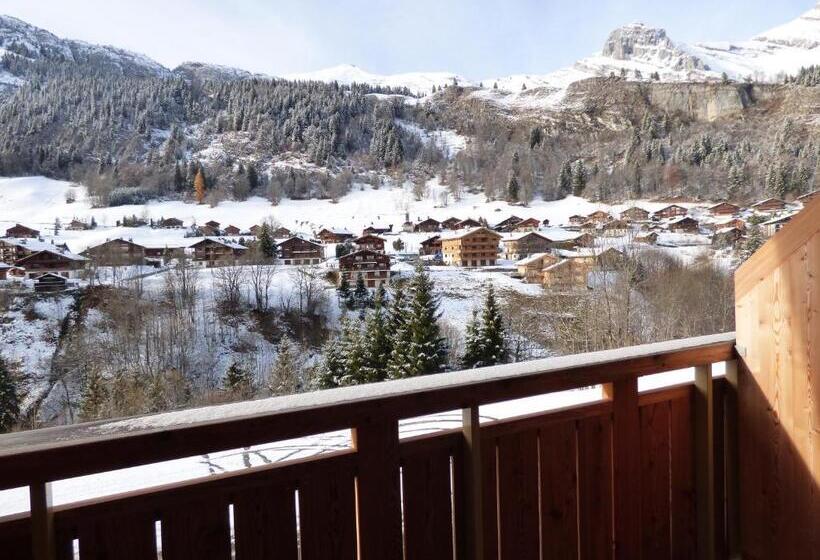 اتاق استاندارد با چشم‌انداز کوهستان, Les Flocons