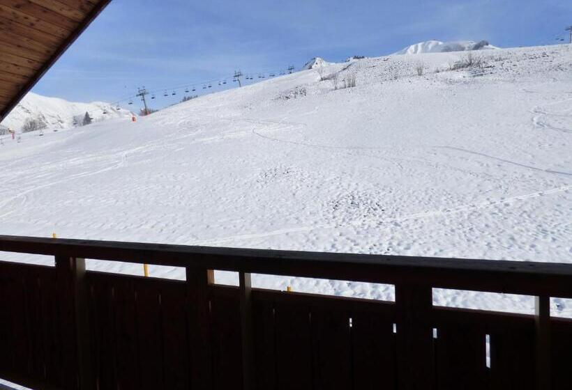 اتاق خانوادگی با چشم‌انداز کوه, Les Flocons