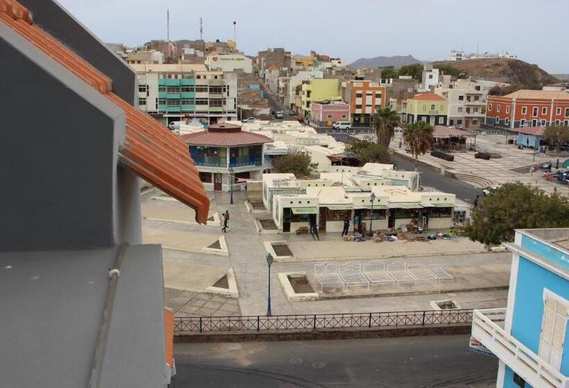 إستوديو ديلوكس, Morenos Boutique