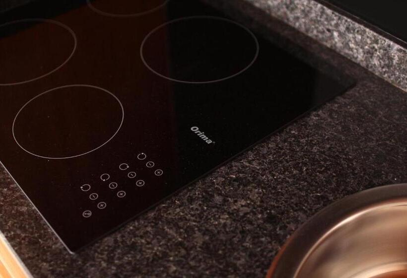 إستوديو ديلوكس, Morenos Boutique