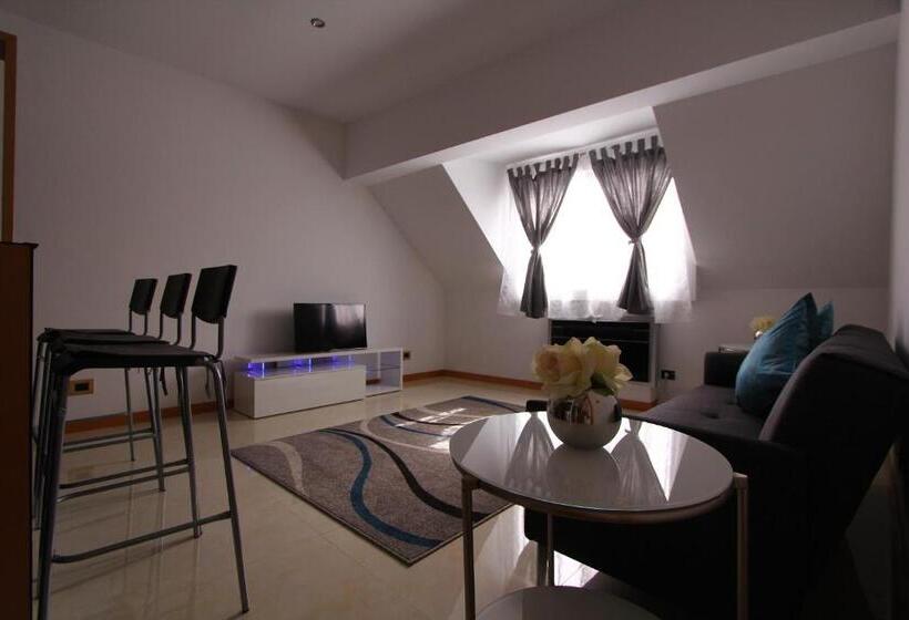 إستوديو ديلوكس, Morenos Boutique