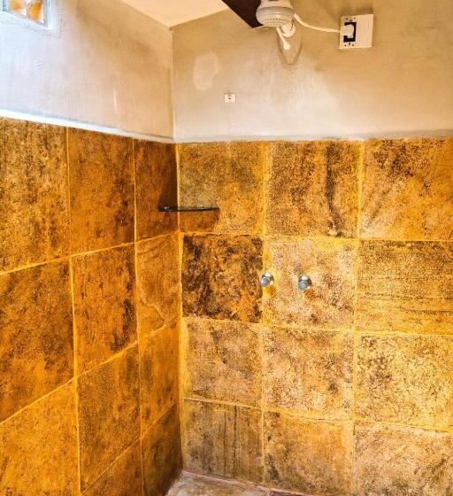 带阳台的三人标准间, Pousada Bate Vento