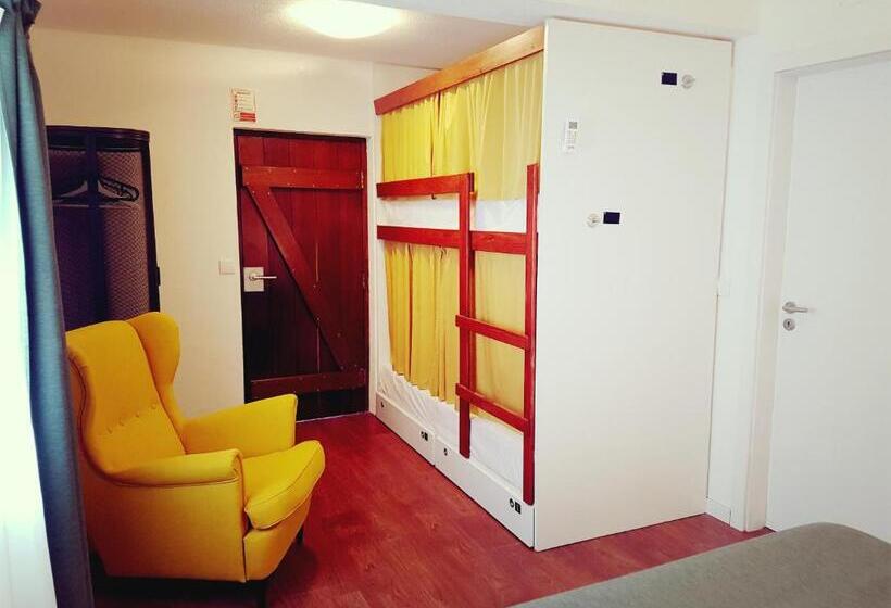 חדר סטנדרט לארבעה, Art 4 You Cascais Suites