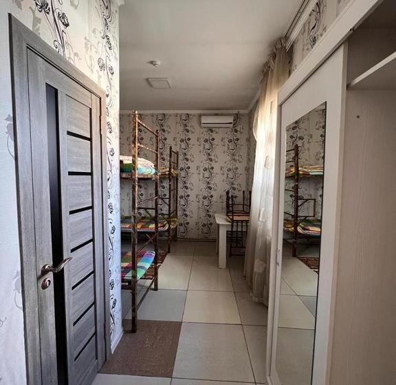 اتاق استاندارد چهار تخته, Bereke Hostel
