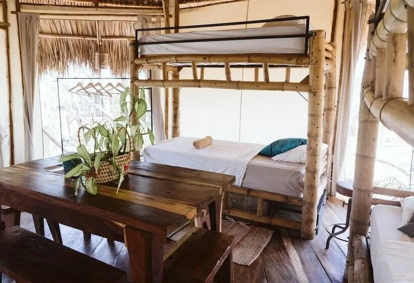 ルームシェアのワンベッド, Dreamsea Surf Resort Nicaragua