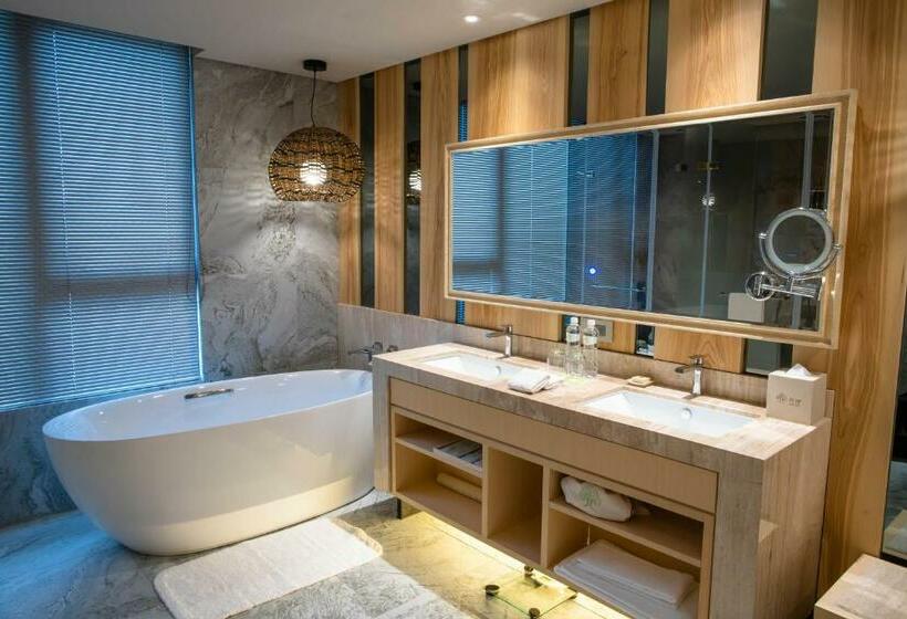 اتاق لوکس سه تخته, Artree