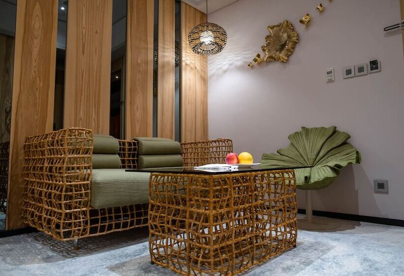 اتاق لوکس سه تخته, Artree