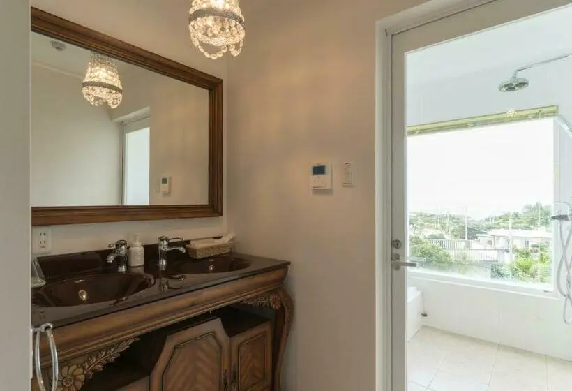 Deluxe Kolmen Hengen Huone, Auberge Bonne Chere Raout