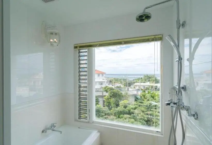 Deluxe Kolmen Hengen Huone, Auberge Bonne Chere Raout