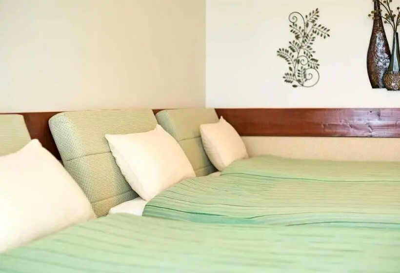 Deluxe Kolmen Hengen Huone, Auberge Bonne Chere Raout