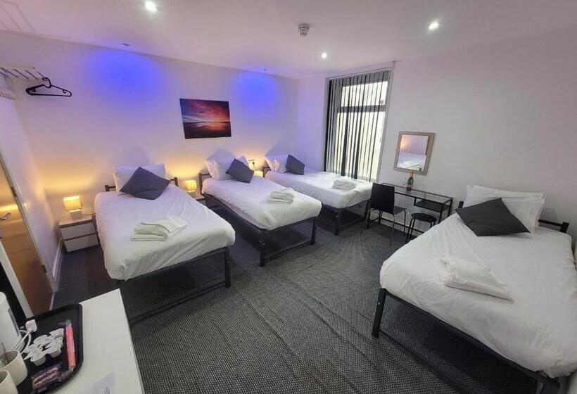 Quarto Quádruplo Estandar, Mojitos Group Hotel Blackpool