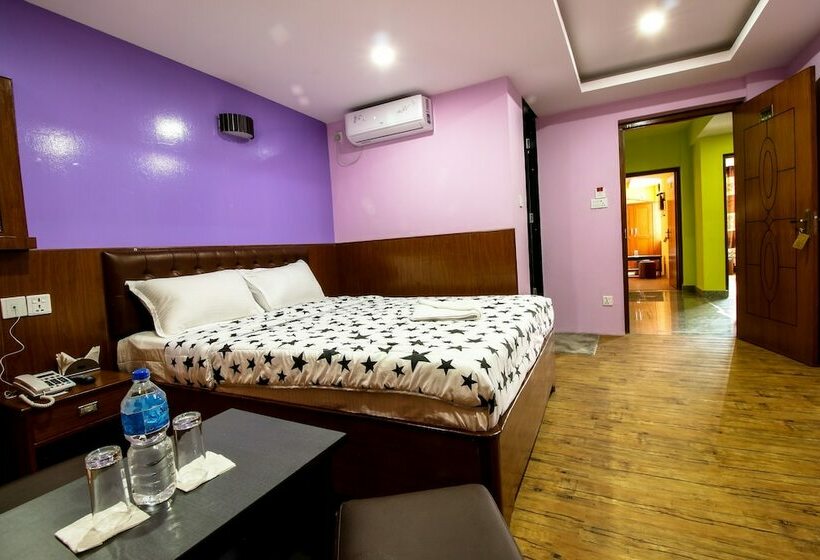 اتاق لوکس, Everest Holiday Inn