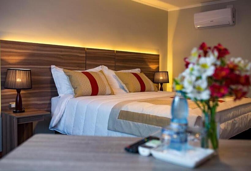 חדר סטנדרט לשלושה, Insigne