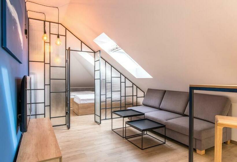 سوییت لوکس, Meetme23