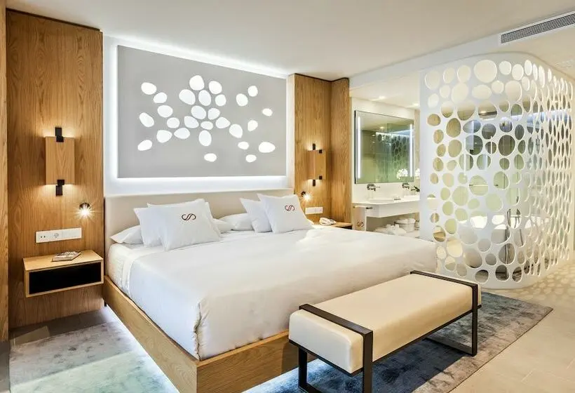 سوییت جونیور با چشمانداز دریا, Royal Hideaway Corales Beach Adults Only