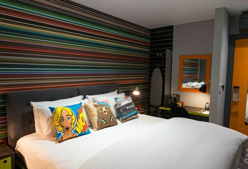 Номер Клуб, Village Hotel Portsmouth