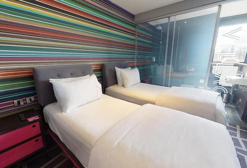 Номер Стандарт, Village Hotel Portsmouth