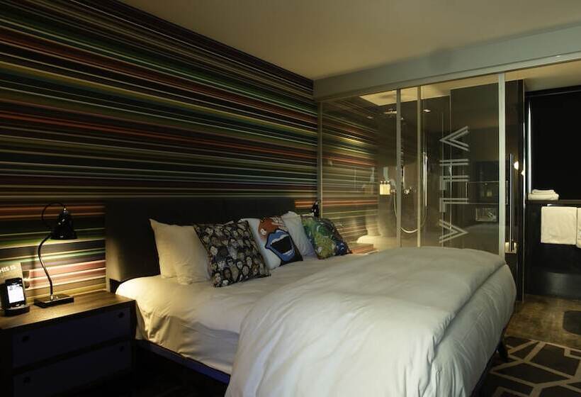 Номер Клуб, Village Hotel Portsmouth
