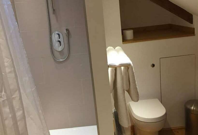 スタンダードルーム, 8 Owls B&b