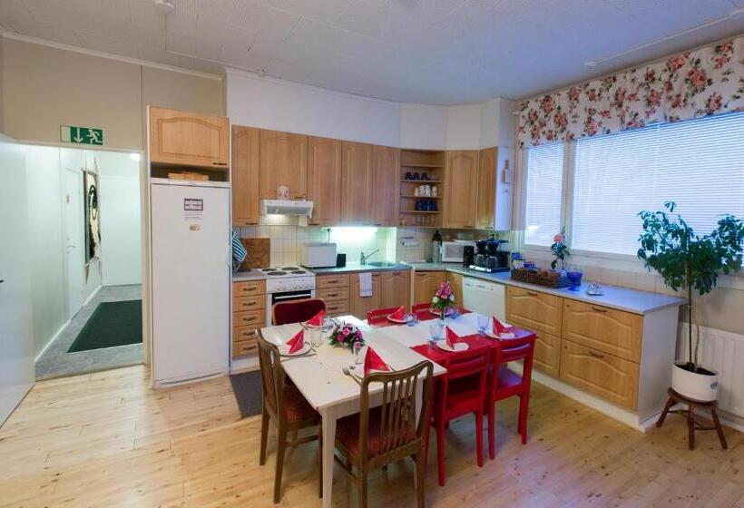 スタンダード4人部屋, Matkustajakoti Kuutamo Guesthouse