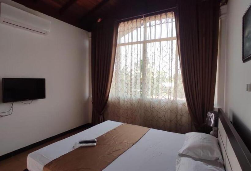 1 Bedroom Penthouse Apartment, Melvila