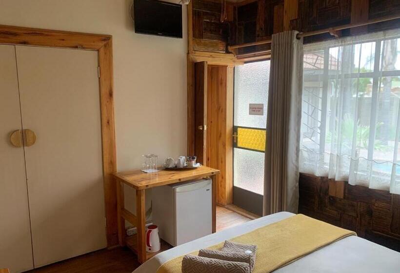 家庭间, Nkwasi Lodge