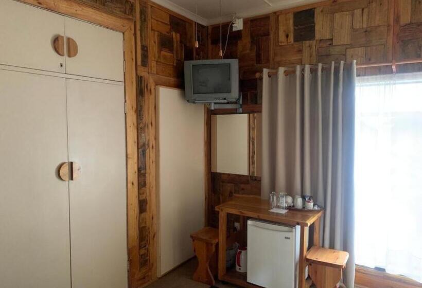 Номер Стандарт Вид на Бассейн, Nkwasi Lodge