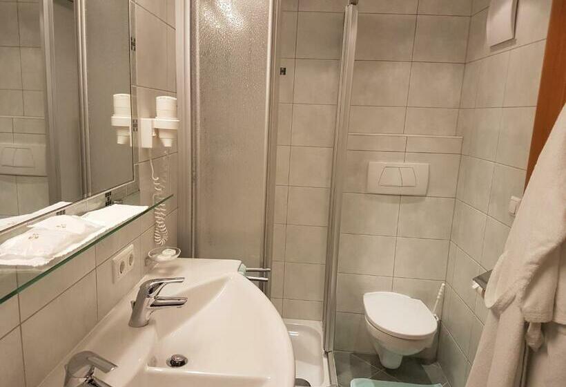 디럭스 룸, Ehrenreich